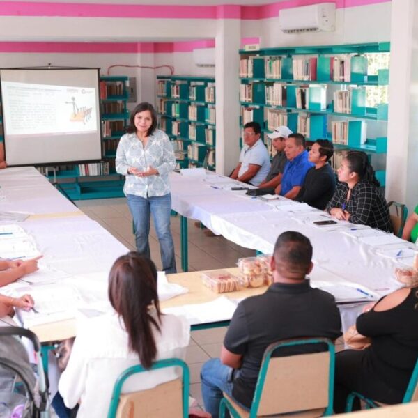 Arranca Centro +Seguro en colonia Casa Blanca con alumbrado, mural comunitario y servicios gratuitos