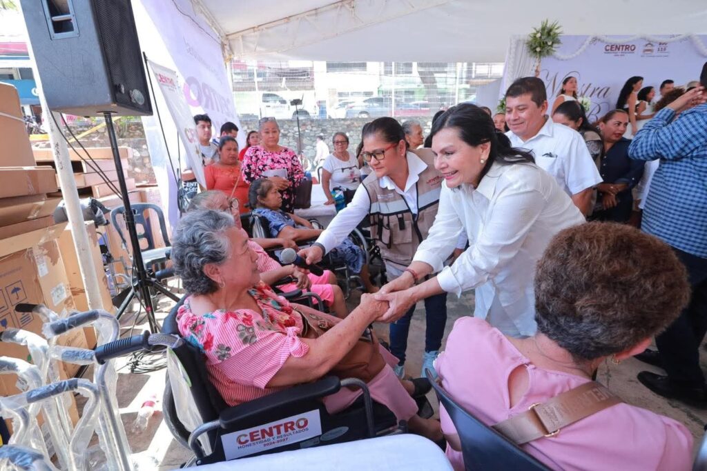 Lleva Yolanda Osuna beneficios directos con Centro +Cerca a colonos de la Primero de Mayo