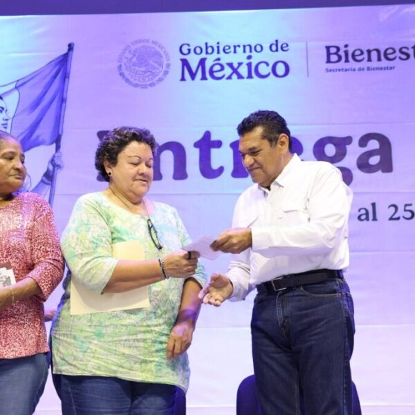 Reciben 407 adultos mayores y mujeres de Cárdenas tarjetas de la Pensión Bienestar