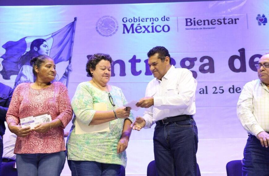 Reciben 407 adultos mayores y mujeres de Cárdenas tarjetas de la Pensión Bienestar