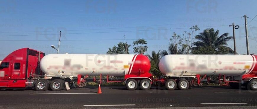 Aseguran tractocamión con más de 80 mil litros de hidrocarburo en Tabasco