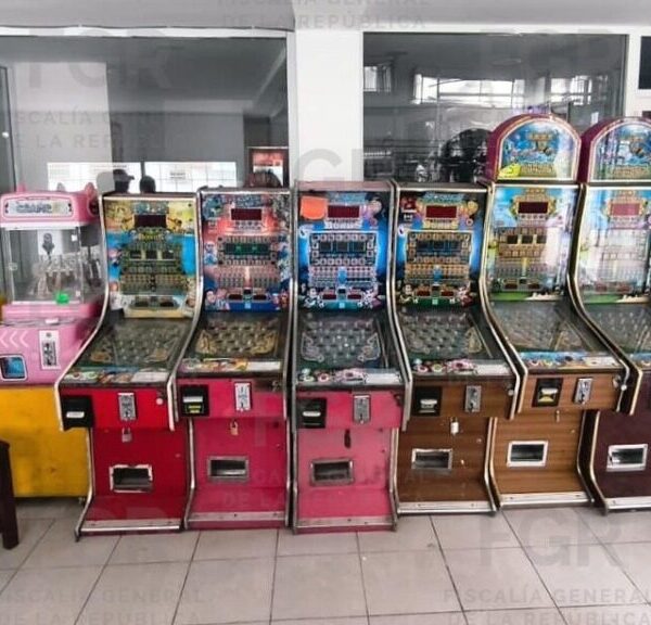 En cateo, FGR asegura 16 máquinas tragamonedas en Centro