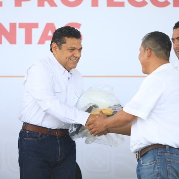 Mejora gobierno condiciones laborales del personal de la CEAS; entregan equipo y herramientas a operativos
