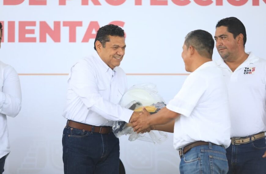 Mejora gobierno condiciones laborales del personal de la CEAS; entregan equipo y herramientas a operativos