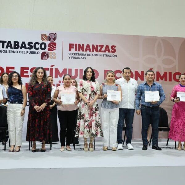 Reconoce Gobierno del Pueblo compromiso e institucionalidad de 180 servidores públicos de SAF con antigüedad laboral de 15 a 60 años