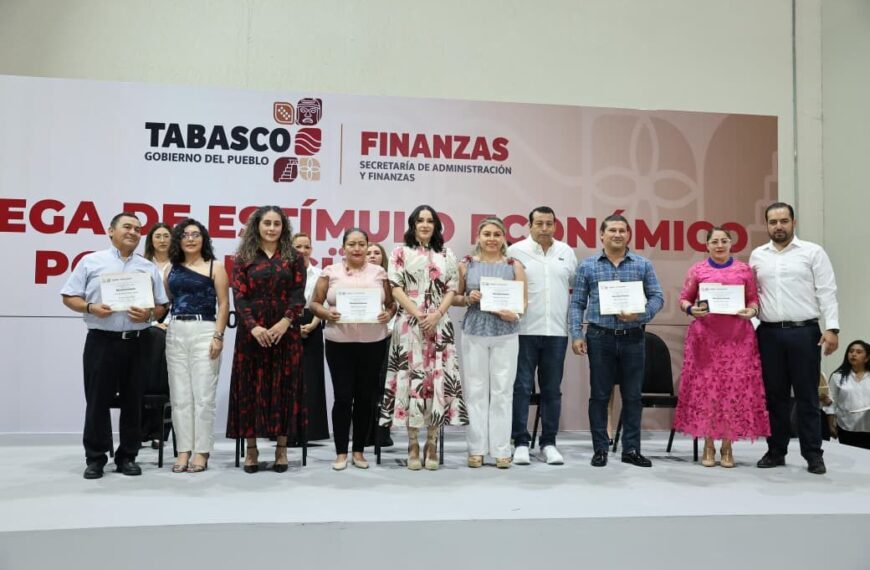 Reconoce Gobierno del Pueblo compromiso e institucionalidad de 180 servidores públicos de SAF con antigüedad laboral de 15 a 60 años
