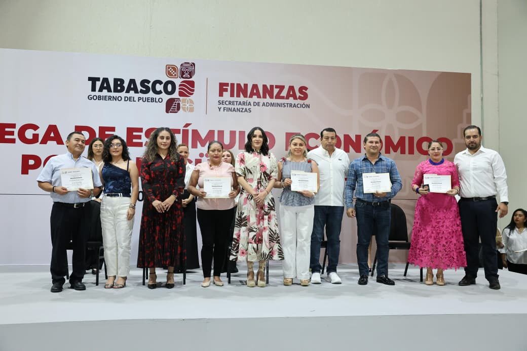 Reconoce Gobierno del Pueblo compromiso e institucionalidad de 180 servidores públicos de SAF con antigüedad laboral de 15 a 60&hellip;