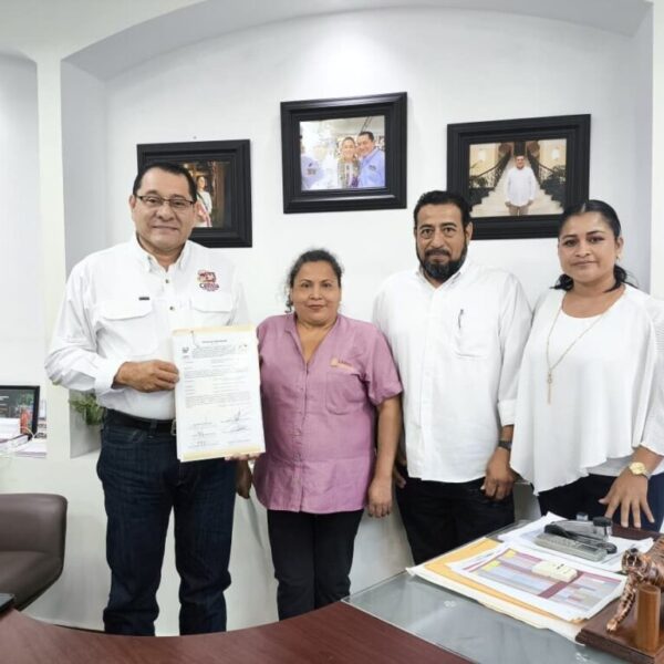 Avanza la regularización patrimonial en Centla: Gobierno del Pueblo entrega títulos de propiedad al Ayuntamiento