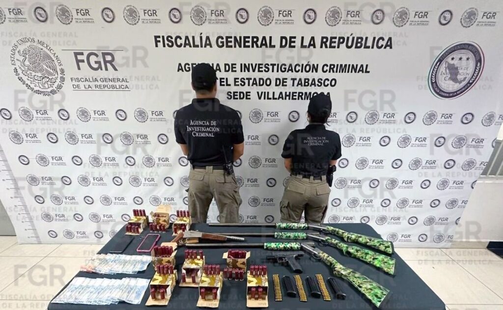 Asegura FGR armamento y detiene a dos personas
