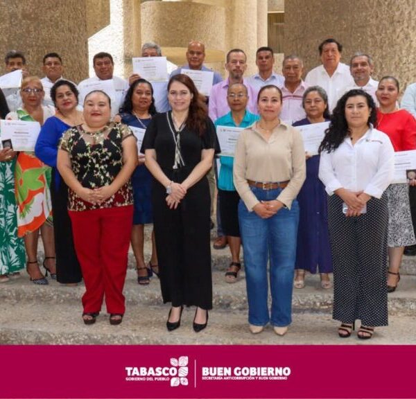 Servidores públicos reconocidos por su trayectoria en la Secretaría Anticorrupción y Buen Gobierno comprometen mayor entrega a favor del pueblo