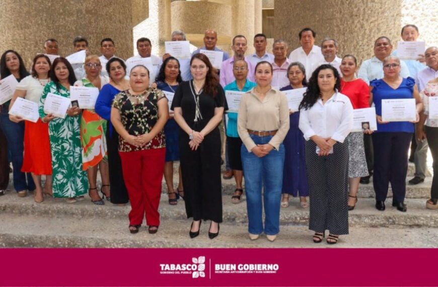 Servidores públicos reconocidos por su trayectoria en la Secretaría Anticorrupción y Buen Gobierno comprometen mayor entrega a favor del pueblo