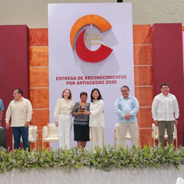 Reconoce Yolanda Osuna trayectorias de 603 colaboradores del Ayuntamiento de Centro