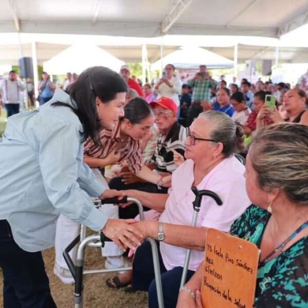 Lleva Yolanda Osuna Centro +Cerca a Las Rosas, en Ocuiltzapoltán y entrega apoyos funcionales a personas con discapacidad motriz