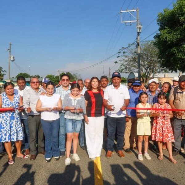 Alcaldesa Mari Luz rehabilita carretera que demandaban pobladores desde hace más de 25 años