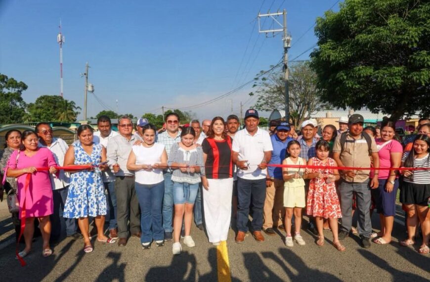 Alcaldesa Mari Luz rehabilita carretera que demandaban pobladores desde hace más de 25 años