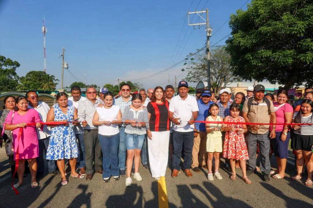 Alcaldesa Mari Luz rehabilita carretera que demandaban pobladores desde hace más de 25 años
