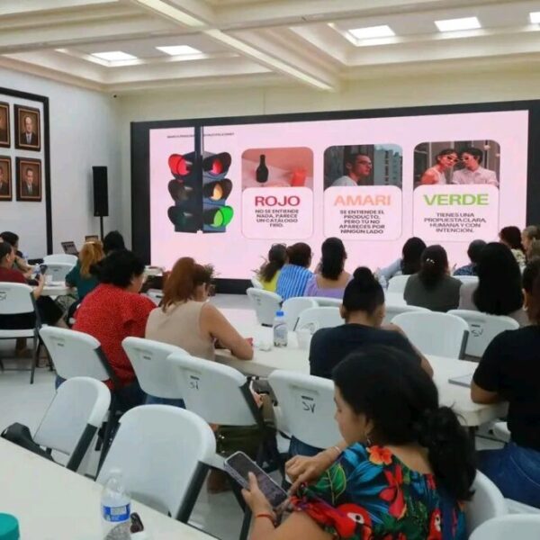 Con Mujeres y Emprendedores al Centro se capacita a cerca de 800 participantes de forma simultánea