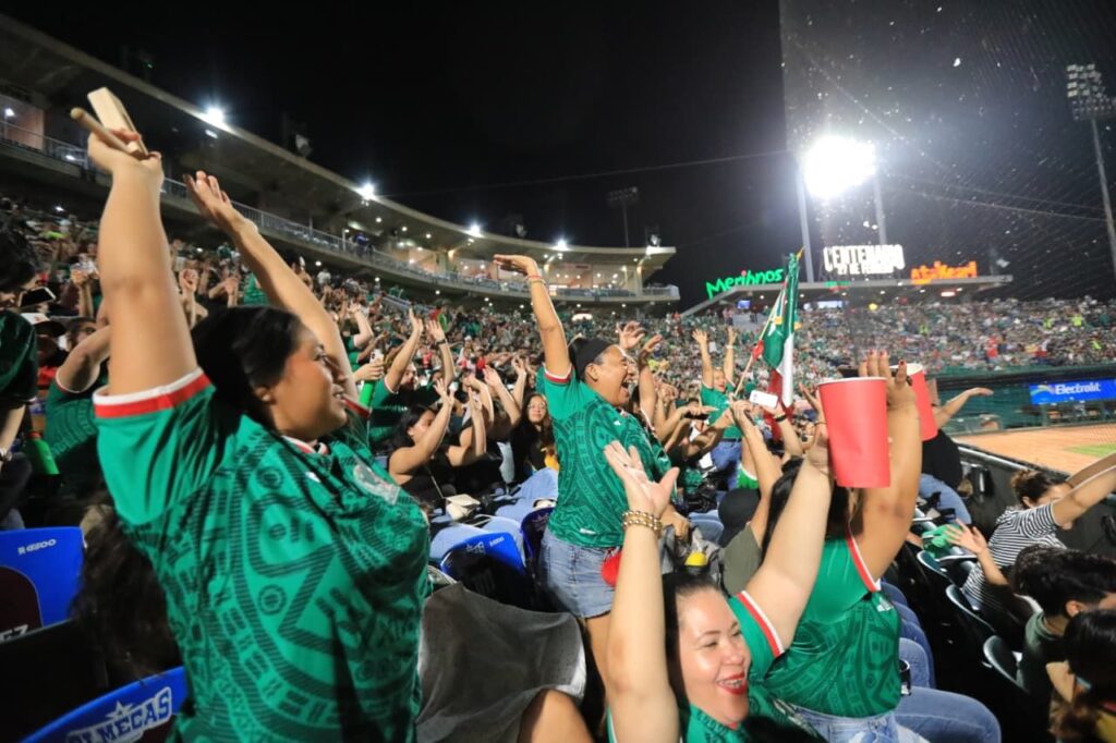 Celebran tabasqueños con lleno total en el Centenario tercer victoria de México en el Mundial