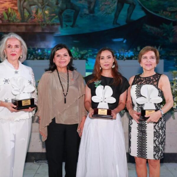 Entrega Centro Premio Blancas Mariposas 2026 a Lupita Vidal, Ana Cristina Fernández y Kary Cerda