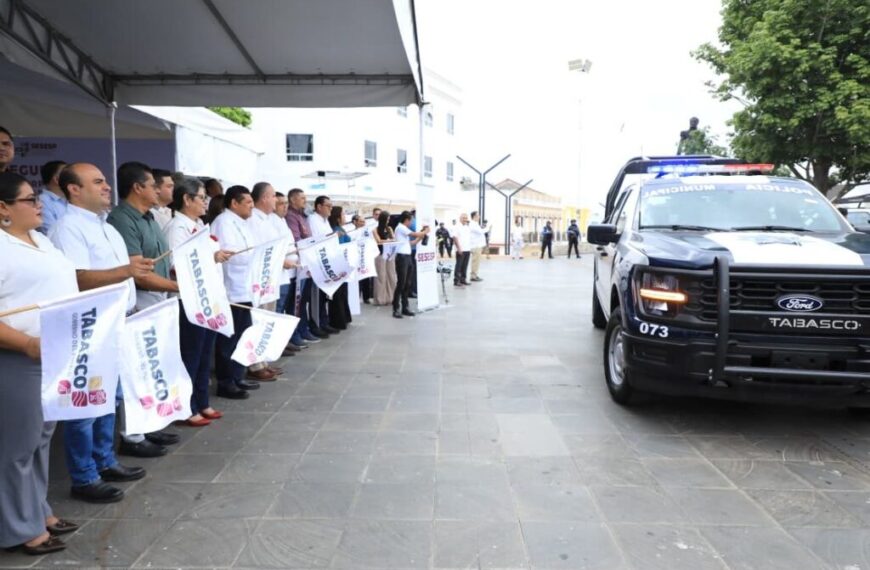 Entrega Gobernador Javier May 1,163 unidades de equipamiento para el fortalecimiento de las corporaciones de seguridad pública de los municipios