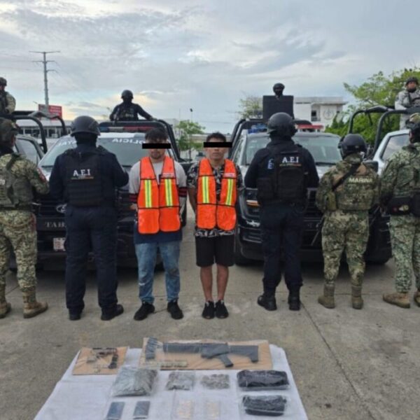 Detiene SSPC a dos personas y asegura armas, presuntas sustancias ilícitas y vehículos en Centro