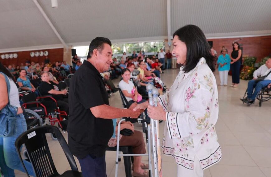 Impulsa Yolanda Osuna mayor autonomía de 150 personas con la entrega de apoyos funcionales