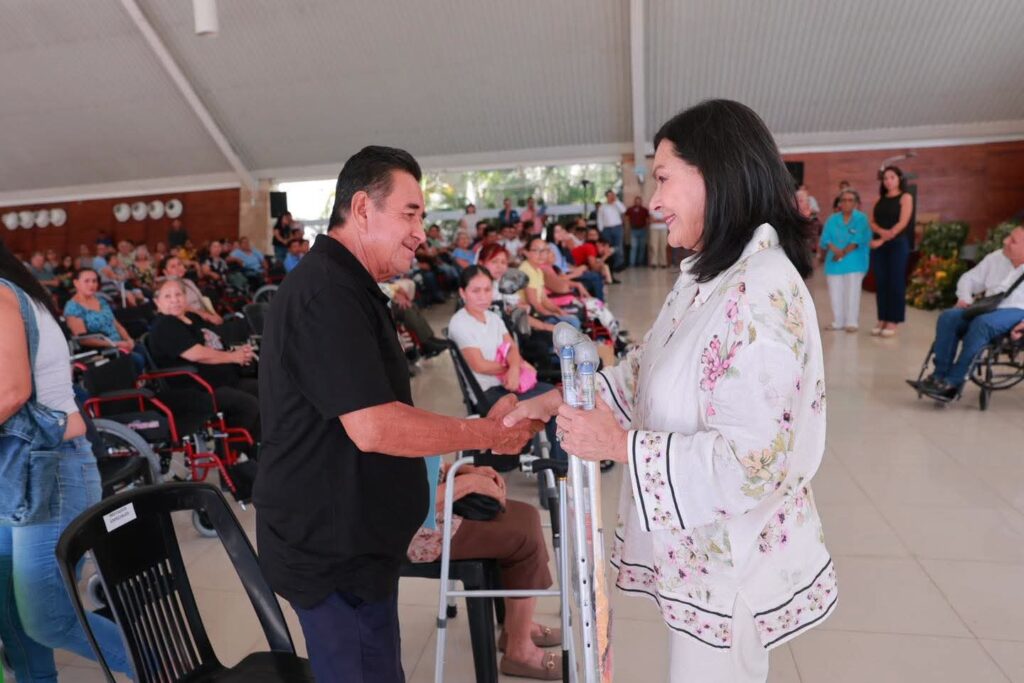 Impulsa Yolanda Osuna mayor autonomía de 150 personas con la entrega de apoyos funcionales