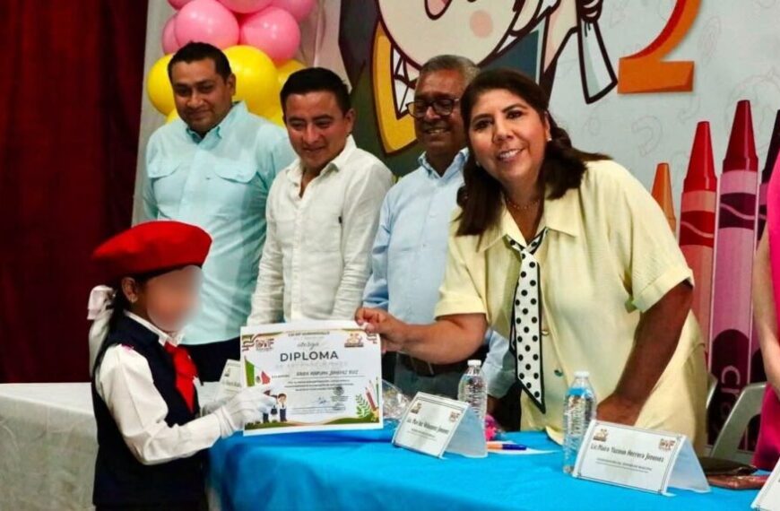 Apadrina Mari Luz graduación de niñas y niños del CAI-Huimanguillo