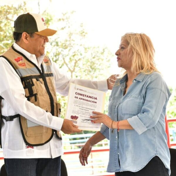 Javier May entrega apoyos del Crédito Ganadero a la Palabra