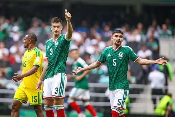 Johan Vasquez y César Montes, dos amigos de la infancia que comandan la inexpugnable defensa de México