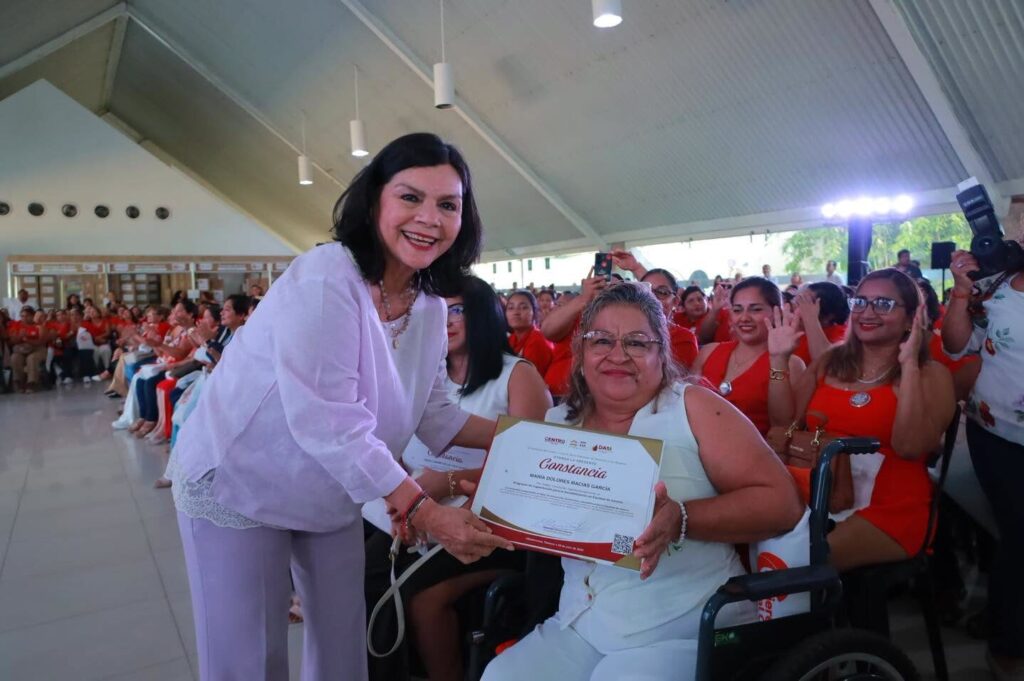 Mujeres al Centro transforma en mayor autonomía la vida de sus egresadas mediante capacitaciones