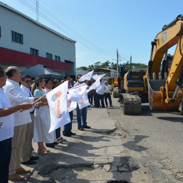 Impulsa Pemex el desarrollo en municipios petroleros con la entrega de unidades y el arranque de obras