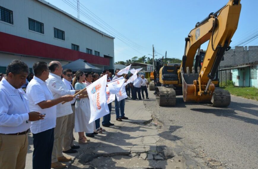 Impulsa Pemex el desarrollo en municipios petroleros con la entrega de unidades y el arranque de obras