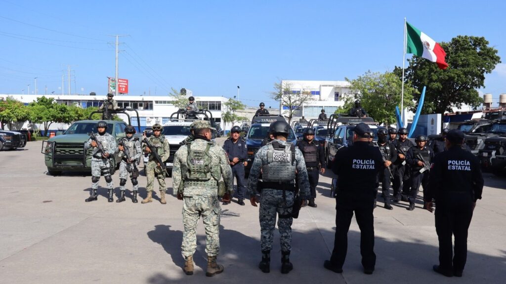 En operativos coordinados de seguridad, detienen a 14 personas y aseguran más de 65 mil litros de hidrocarburo