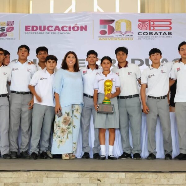 Acompaña la presidenta Mari Luz graduación del Cobatab