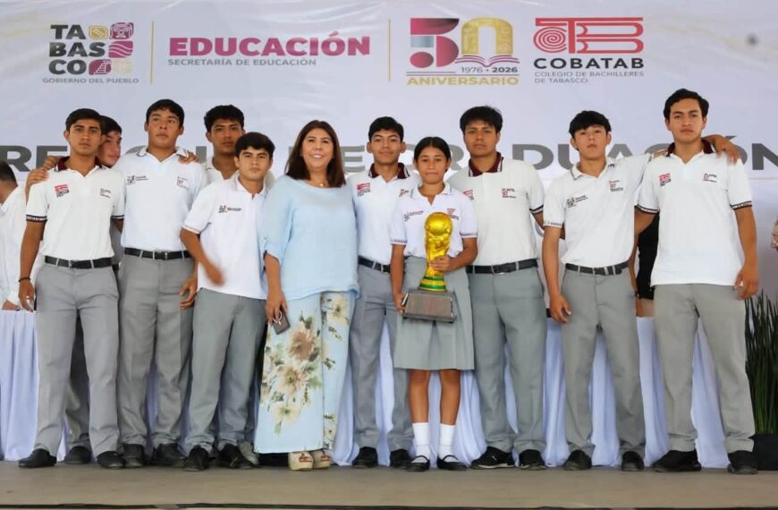 Acompaña la presidenta Mari Luz graduación del Cobatab