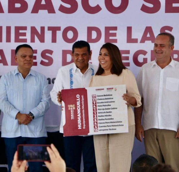 La alcaldesa Mari Luz recibe patrullas y equipos de seguridad