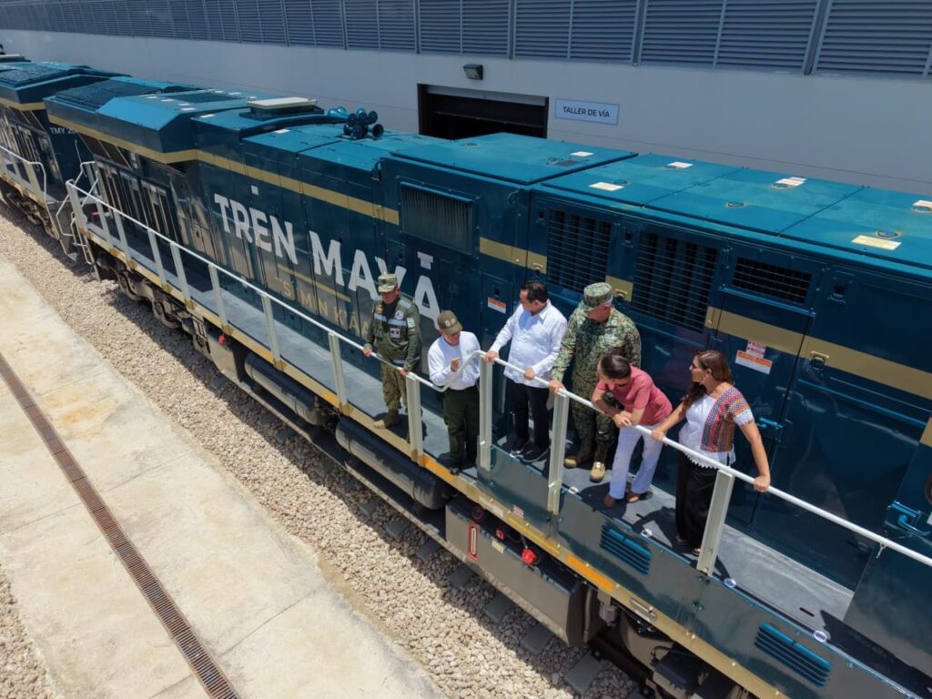 Participa Javier May en supervisión de locomotoras de carga en Quintana Roo