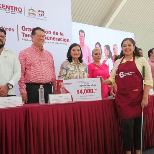 Reconoce Yolanda Osuna a 285 egresados de la tercera generación de Emprendedores al Centro