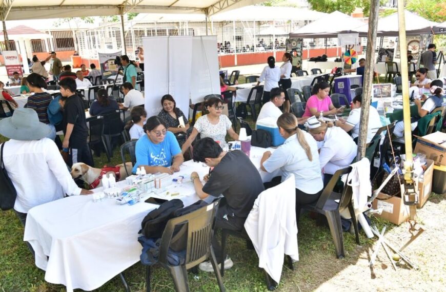 Vecinos del fraccionamiento Las Rosas reconocen apoyos y servicios otorgados en Jornadas de Paz