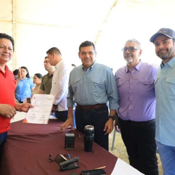 Javier May encabeza entrega títulos de propiedad