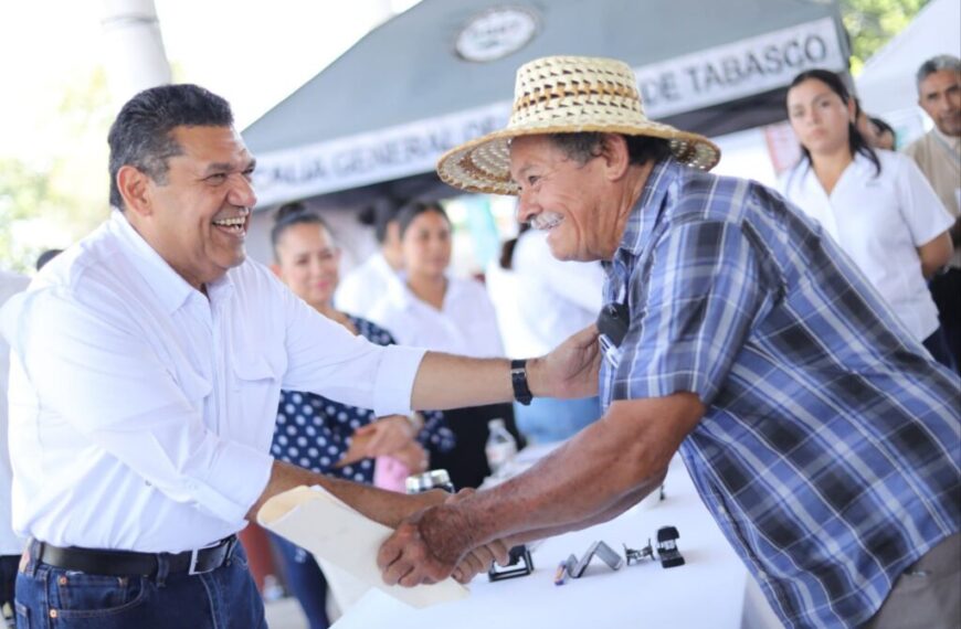 Javier May, más firme que nunca / Laureano Naranjo Cobián