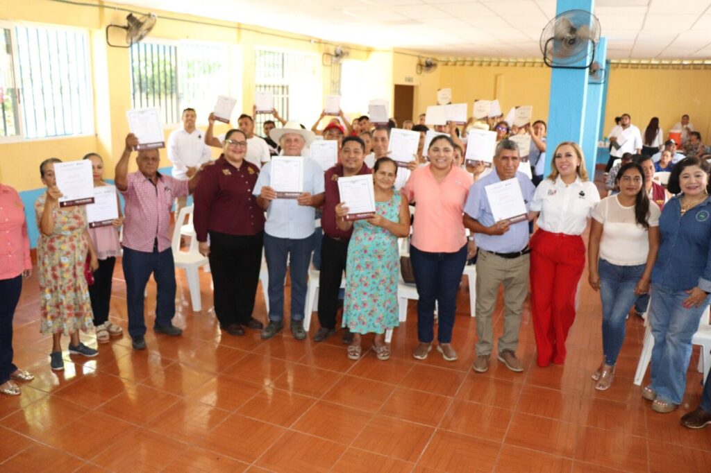 Se viste de fiesta Poblado Libertad: 46 jóvenes y adultos logran su certificación educativa con el IEAT