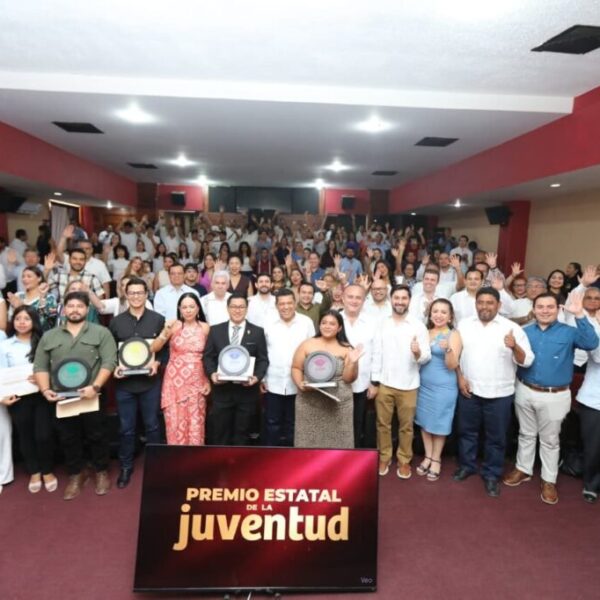 Entrega Javier May Premio Estatal de la Juventud 2026