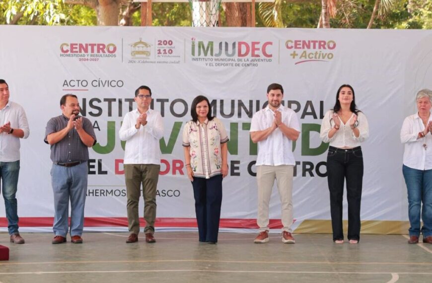 Refrenda Yolanda Osuna compromiso con valores cívicos al rendir honores a la Bandera Nacional