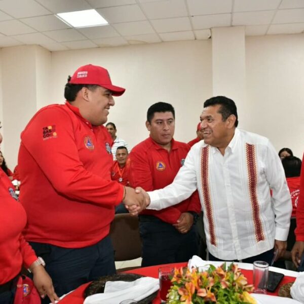 Encabeza Javier May festejos por Día del Bombero