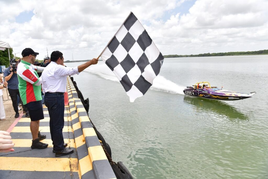 La Carrera Motonáutica lleva alegría al puerto de Frontera