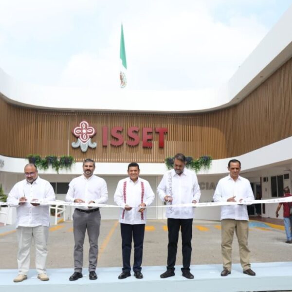 Entrega Javier May acciones de adecuación en Centro de Especialidades Médicas del ISSET