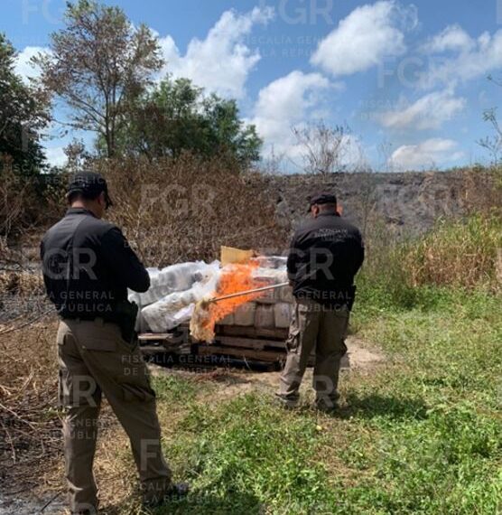 Incinera FGR más de 280 kilos de droga y destruye objetos materiales del delito