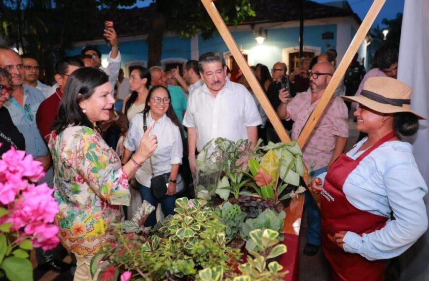 Supervisa Yolanda Osuna avances de rescate urbano y exposición de murales artísticos en el Centro Antiguo